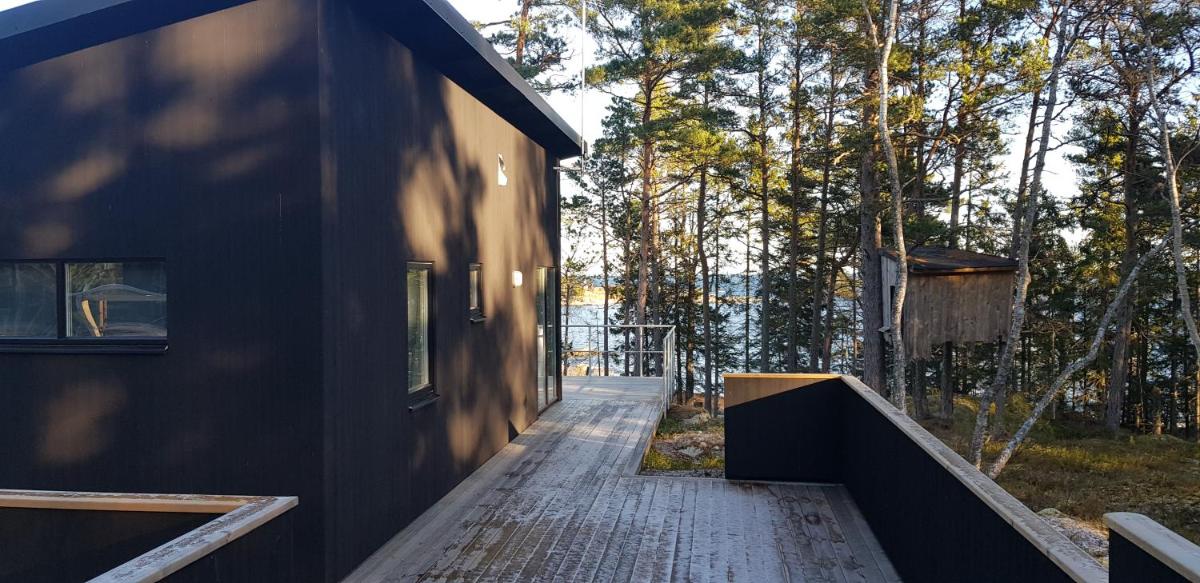 Kvarnsands Strandstugor / Kvarnsand Beach Lodges - Housity