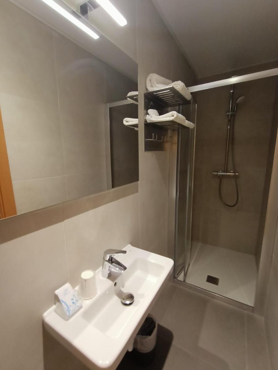 Un baño de Hotel Vilobi