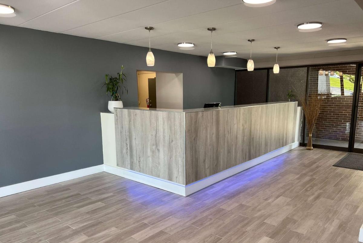 Days Inn by Wyndham Cincinnati East - Housity