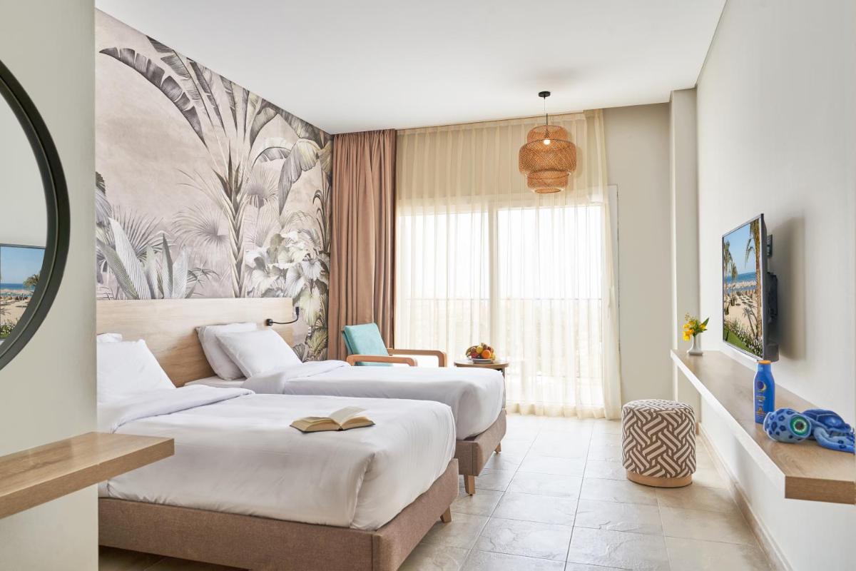 Three Corners Sunny Beach Resort - Housity