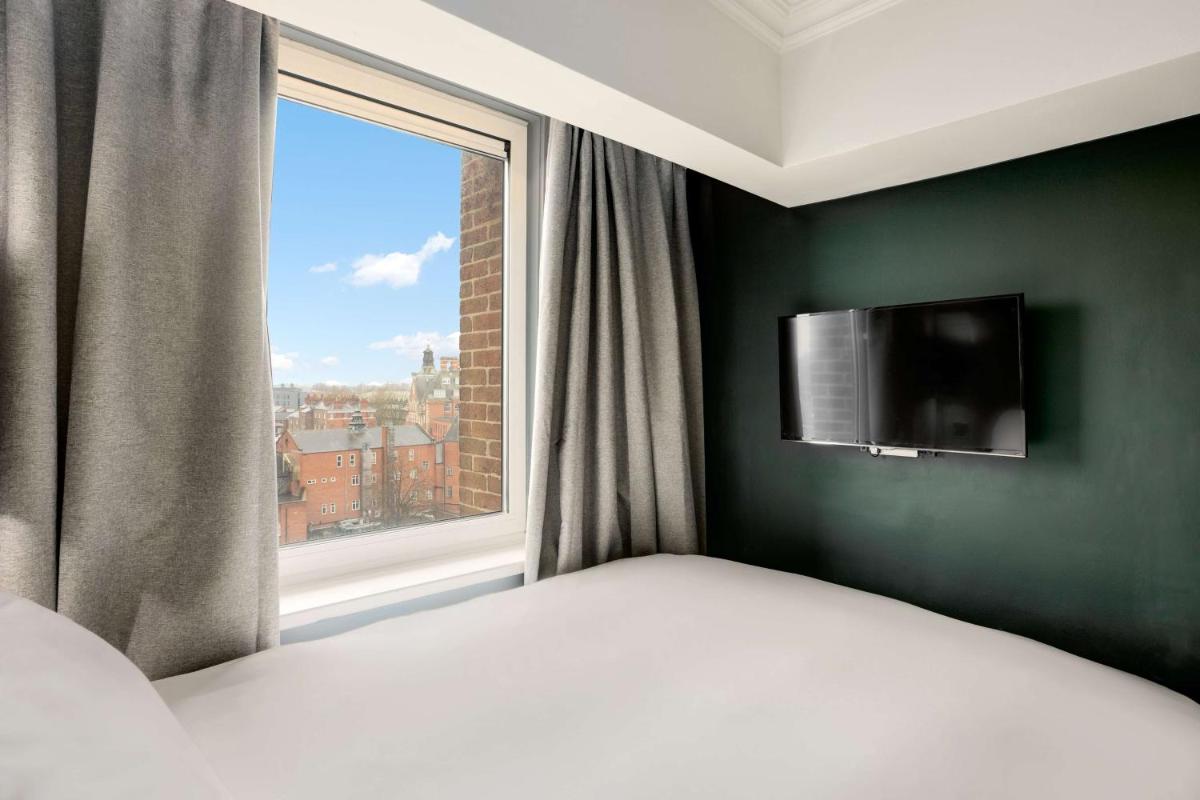 Radisson Hotel York - Housity
