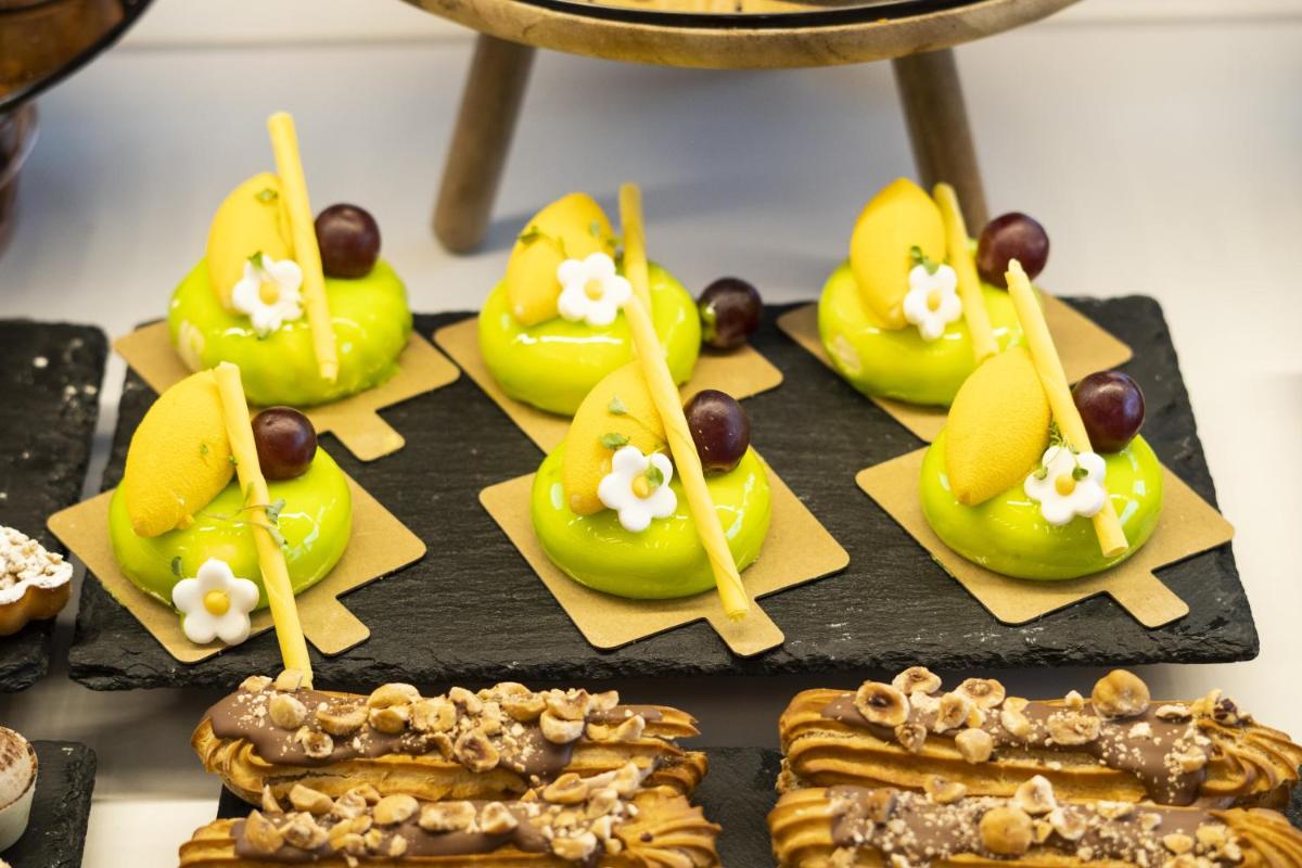 Comida en o cerca de este hotel