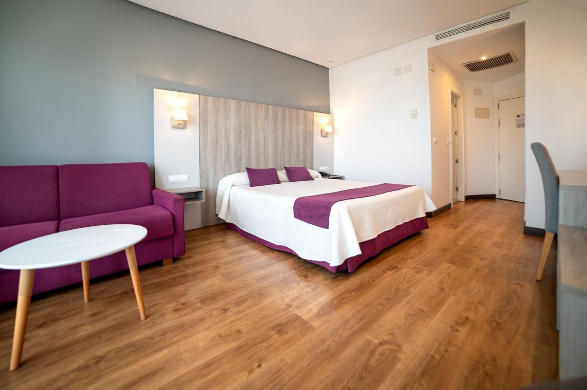 Cama o camas de una habitación en Albir Playa Hotel & Spa