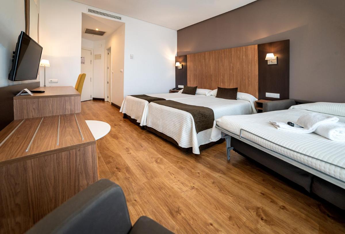 Cama o camas de una habitación en Albir Playa Hotel & Spa