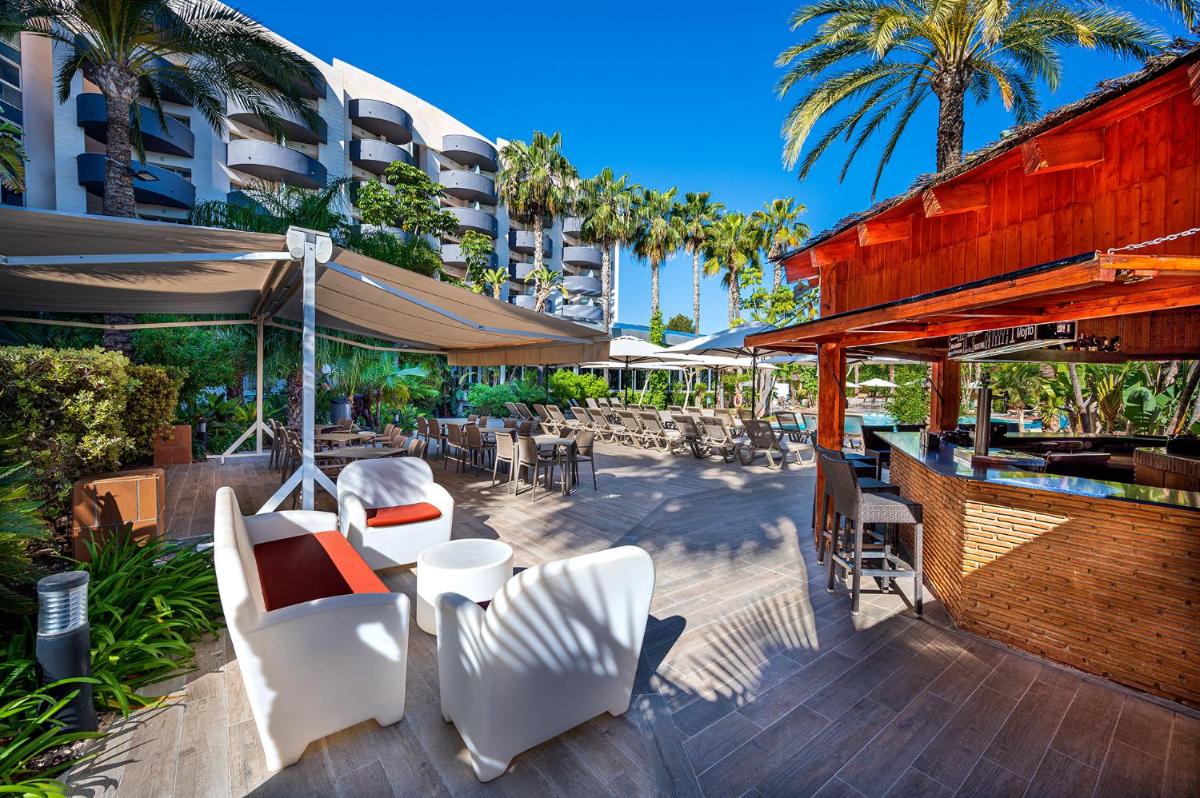 Un restaurante o sitio para comer en Albir Playa Hotel & Spa