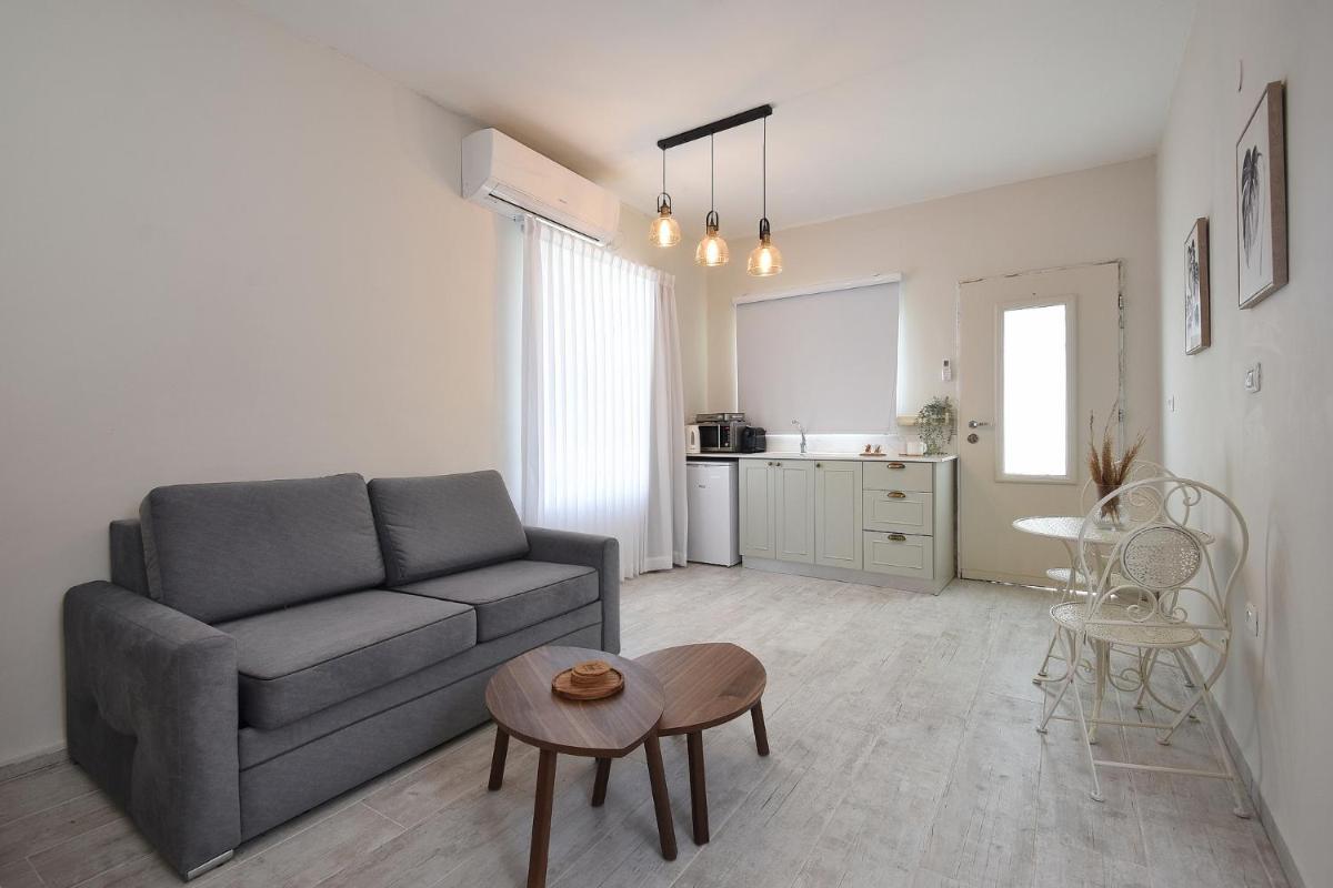 הקצה- The Edge - Housity
