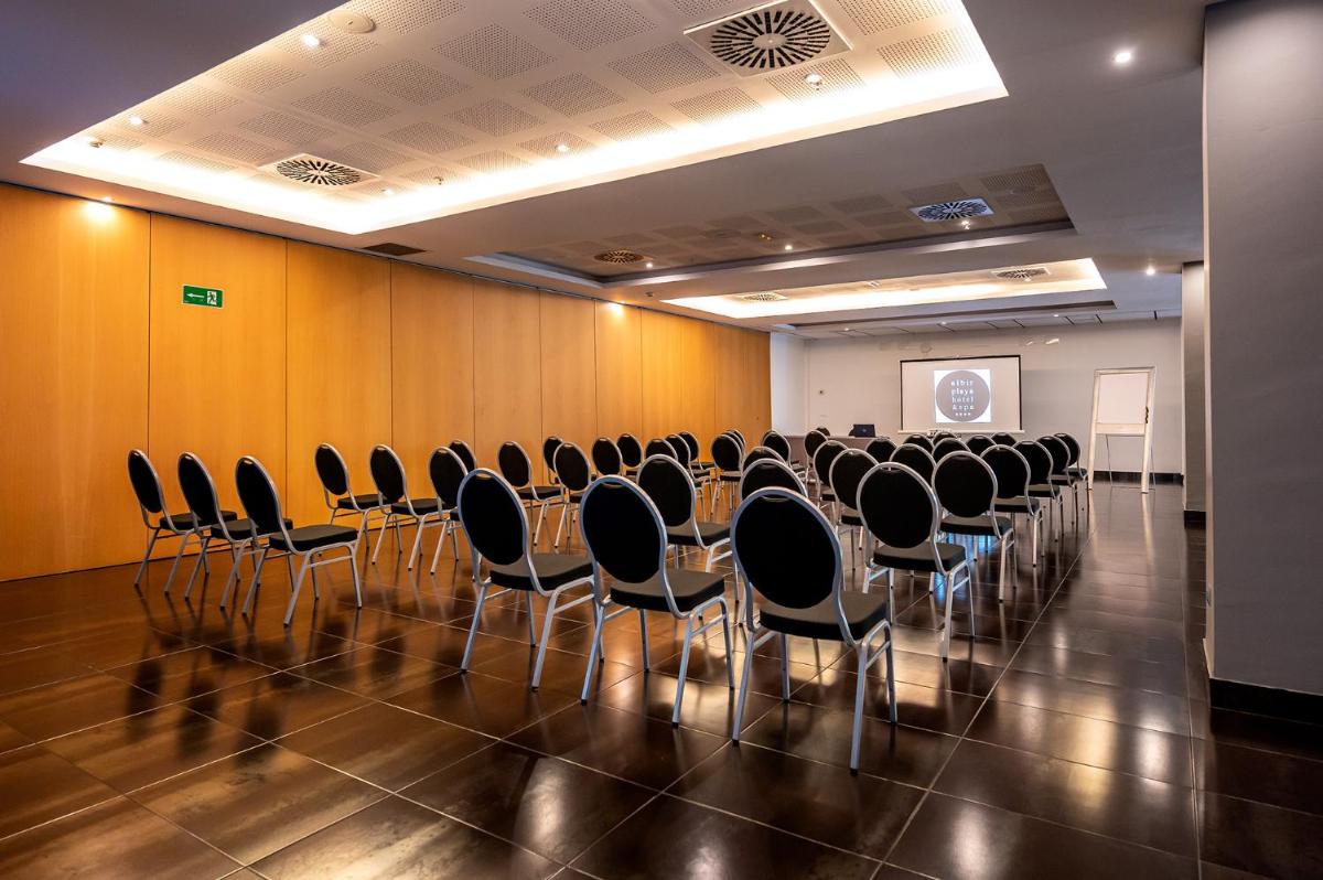 Zona business o sala de conferencias en Albir Playa Hotel & Spa