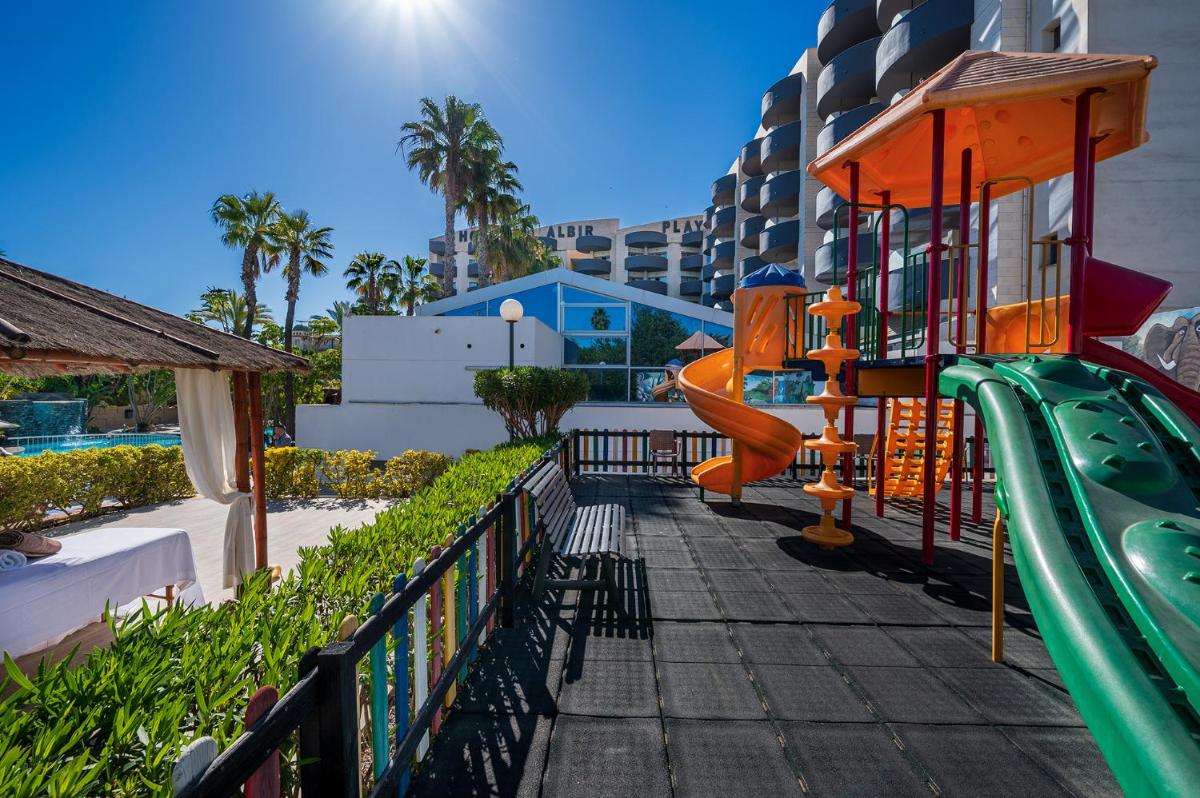 Zona de juegos infantil en Albir Playa Hotel & Spa