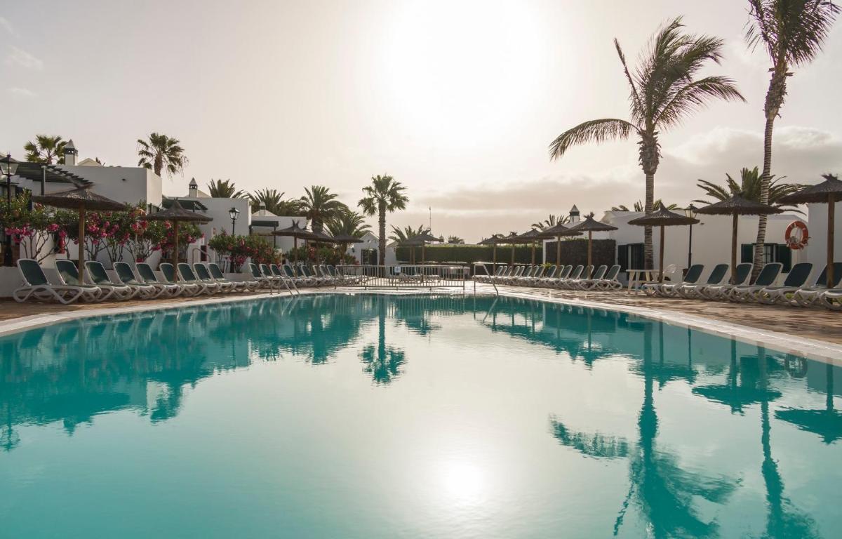 Piscina en o cerca de ILUNION Costa Sal Lanzarote