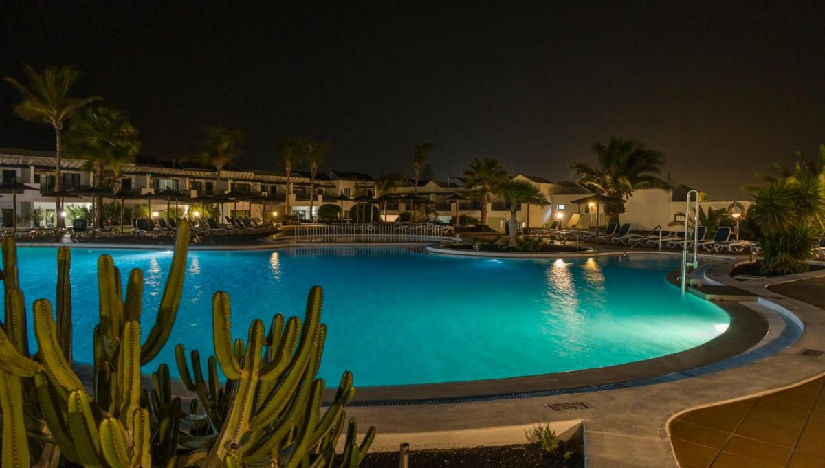 Piscina en o cerca de ILUNION Costa Sal Lanzarote