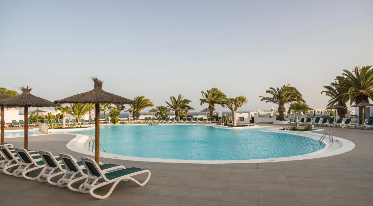 Piscina en o cerca de ILUNION Costa Sal Lanzarote