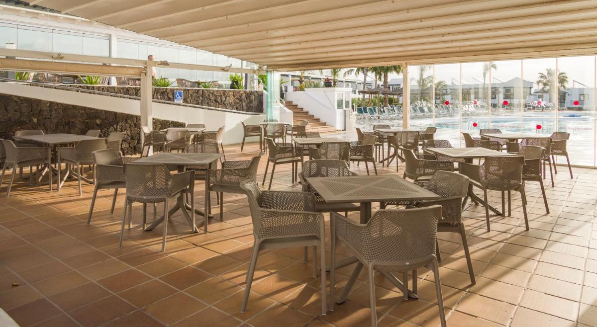 Un restaurante o sitio para comer en ILUNION Costa Sal Lanzarote