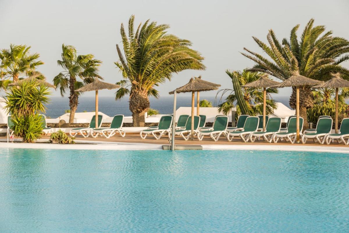 Piscina en o cerca de ILUNION Costa Sal Lanzarote