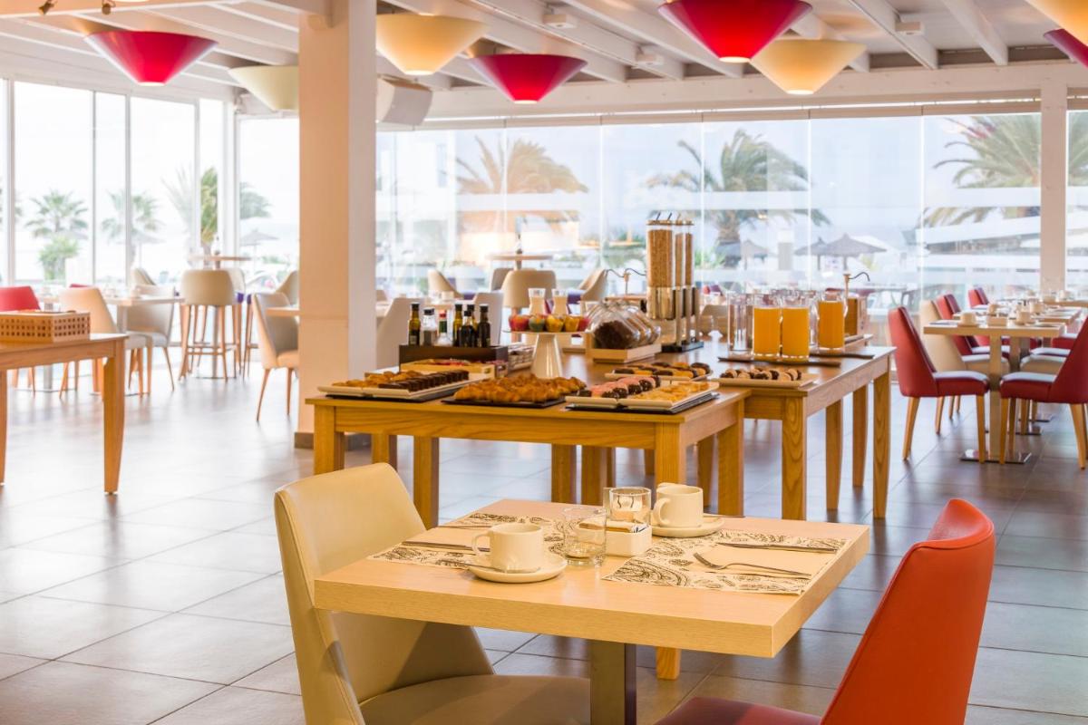 Un restaurante o sitio para comer en ILUNION Costa Sal Lanzarote