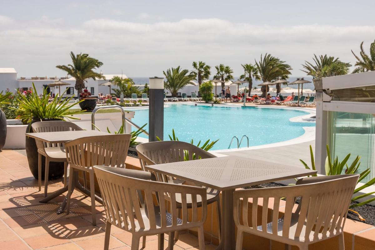 Piscina en o cerca de ILUNION Costa Sal Lanzarote