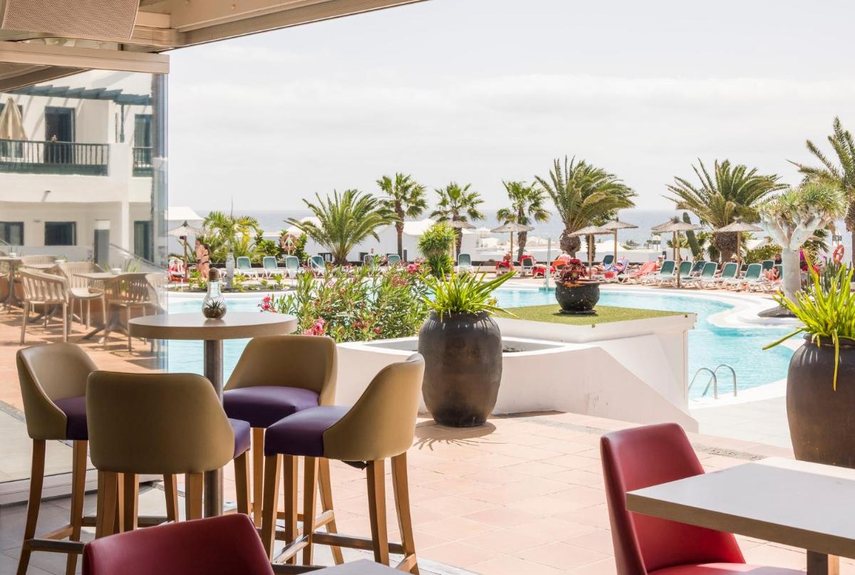 Un balcón o terraza de ILUNION Costa Sal Lanzarote