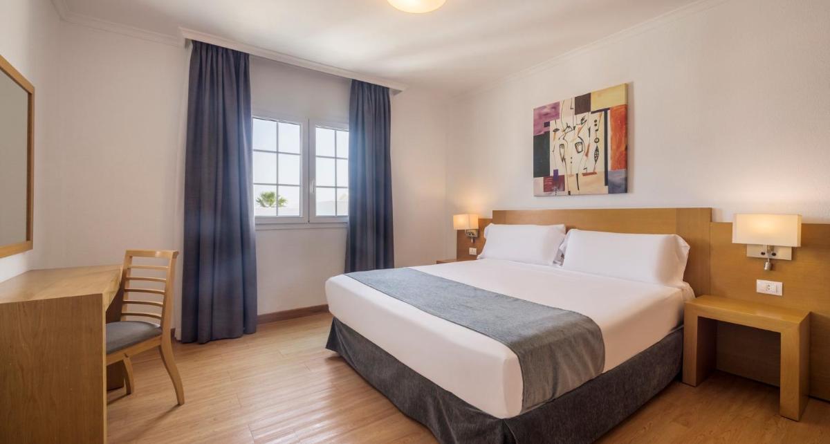 Cama o camas de una habitación en ILUNION Costa Sal Lanzarote