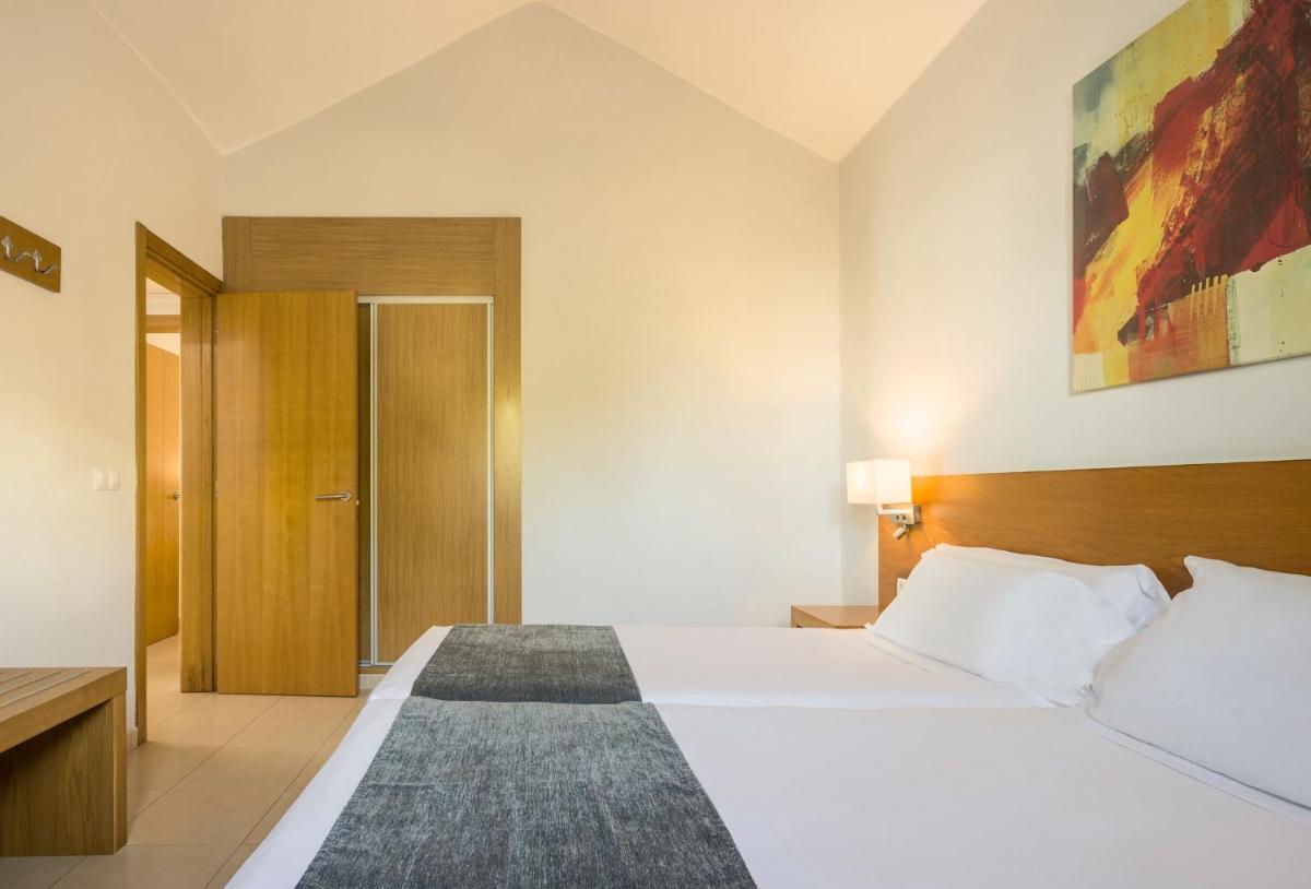 Cama o camas de una habitación en ILUNION Costa Sal Lanzarote