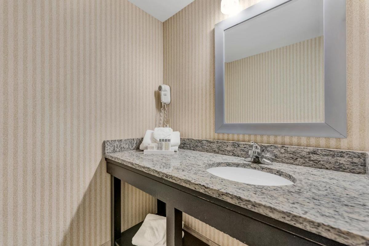 Buffalo Airport Hotel - Housity