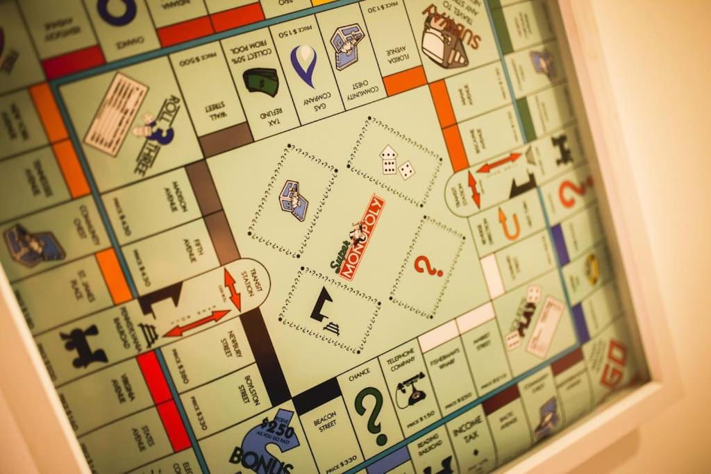 Games and Movies Lounge 7 Bed City Centre Apartment - Housity