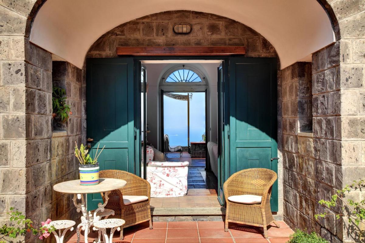 Fondo Turiello Villa Gardens Pool and Guest Services - Housity