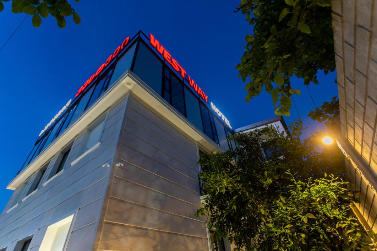 Hotel West Way - Housity