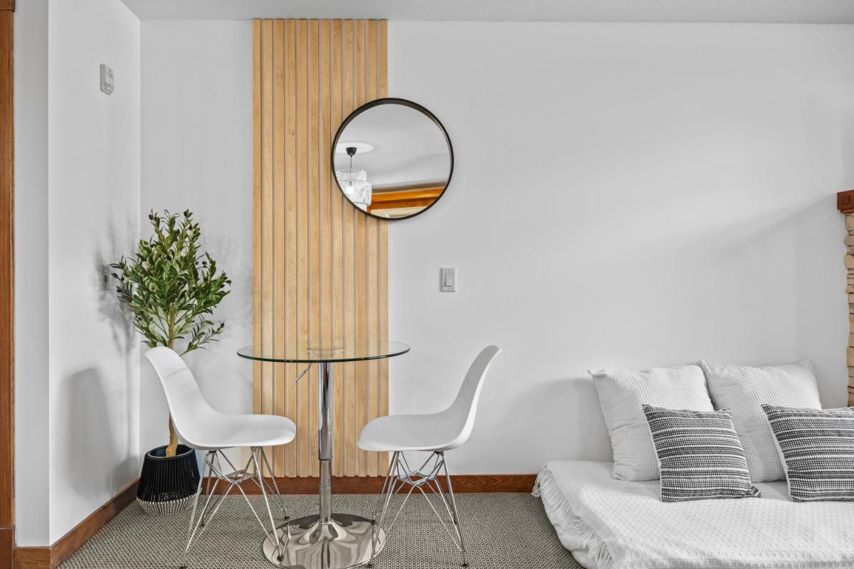 ⭐️ Luxury Mountain View Studio in Canmore ⭐️ - Housity