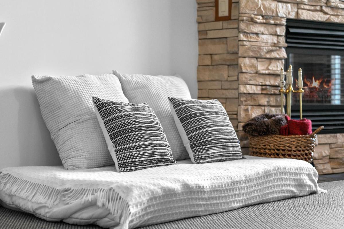 ⭐️ Luxury Mountain View Studio in Canmore ⭐️ - Housity