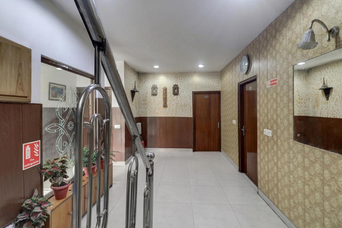 OYO Flagship 3402 Imperial Oak Near Kingdom Of Dreams - Housity