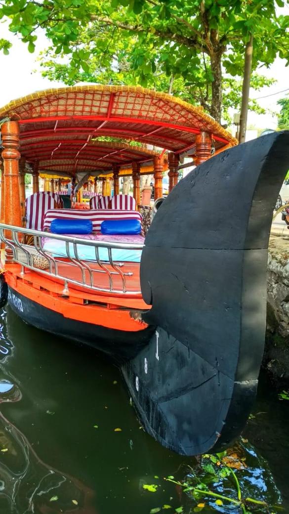 Shikara Boat - Housity