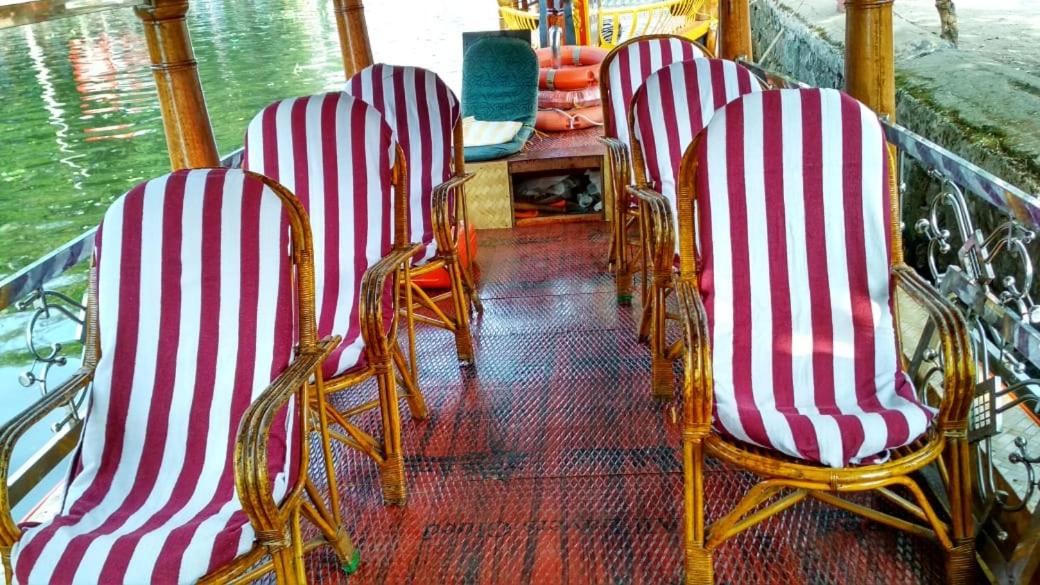 Shikara Boat - Housity