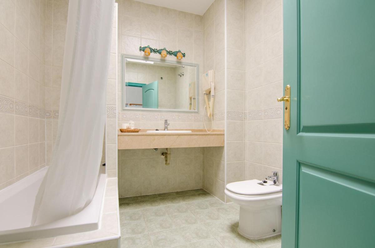 Hostal Manolo - Housity