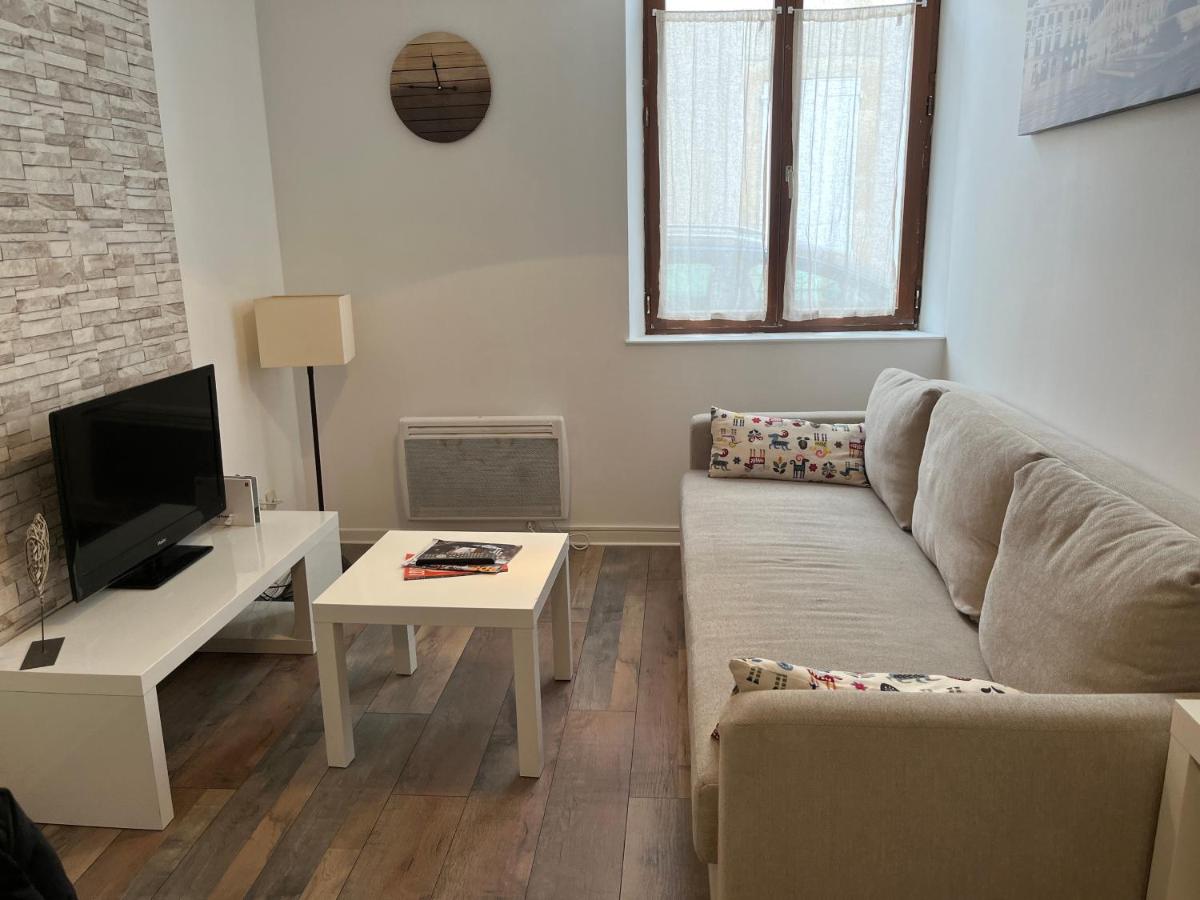 F-Grand studio rdc plein centre prox Cathédrale - parking possible - Housity
