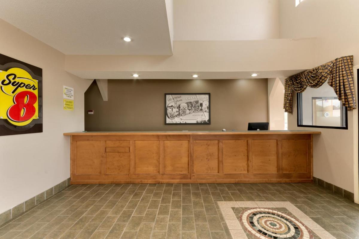 Super 8 by Wyndham Chatsworth/Dalton - Housity
