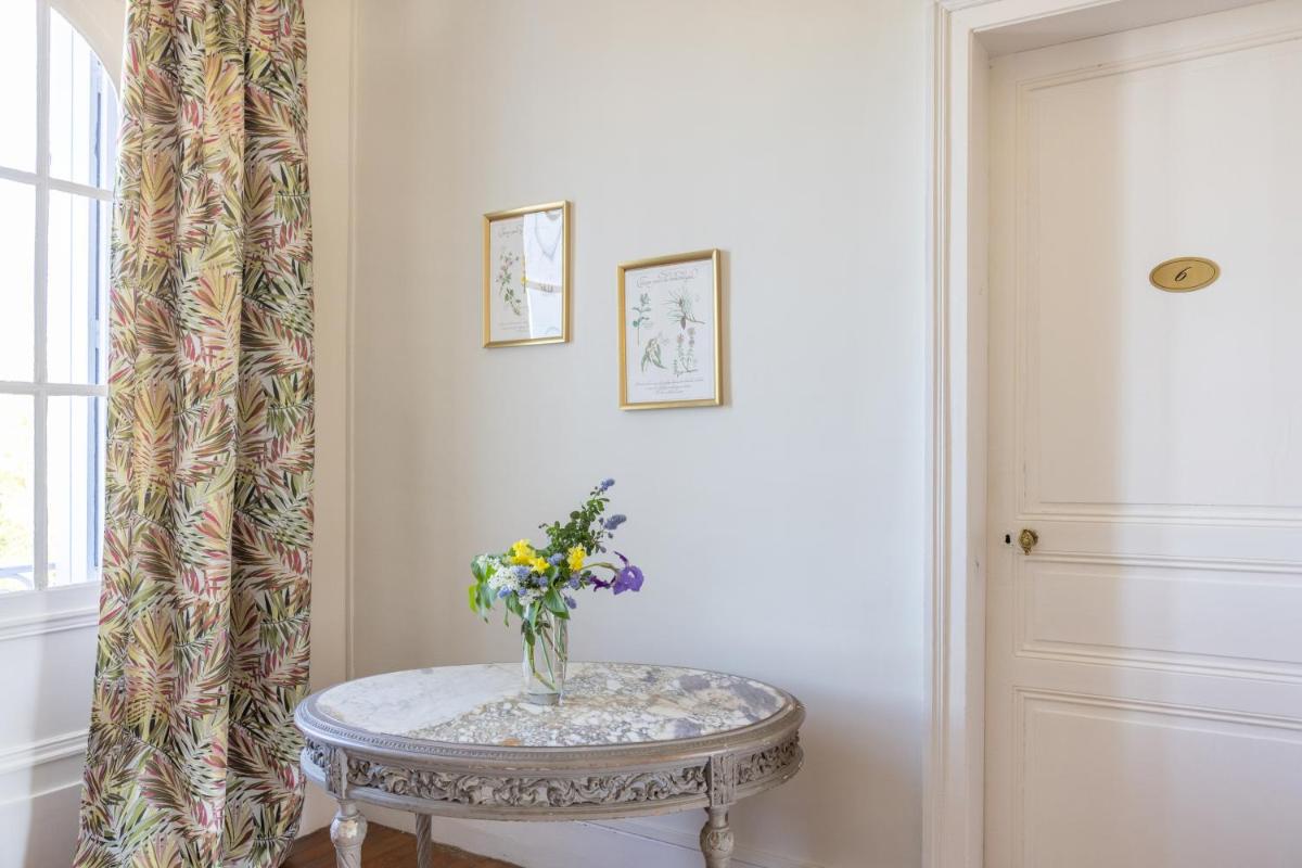 Photo de la galerie de l'établissement Logis Hôtel Restaurant Château Bellevue, à Cazaubon