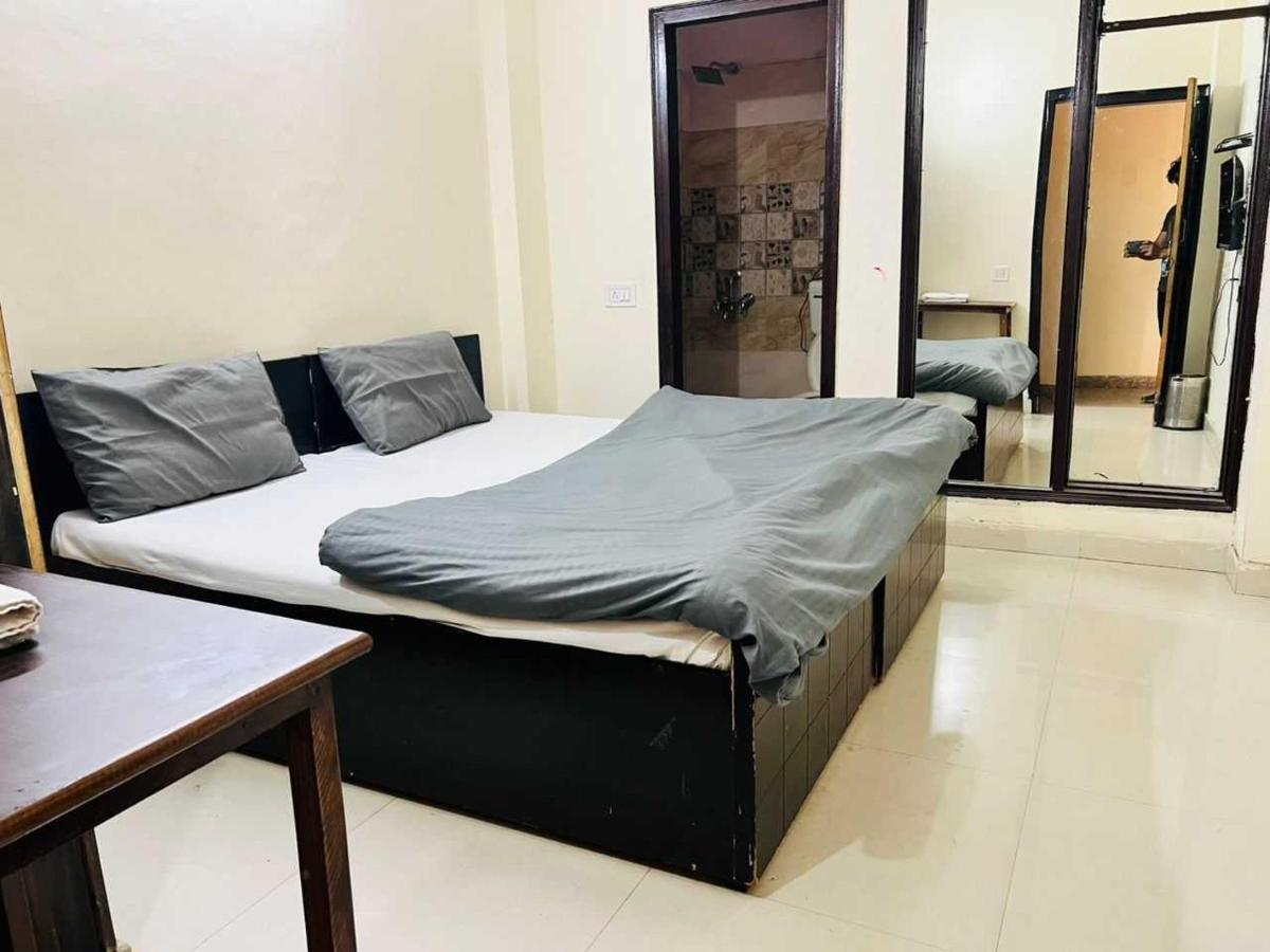 OYO Home White Rose Residency Near Omaxe Celebration Mall - Housity