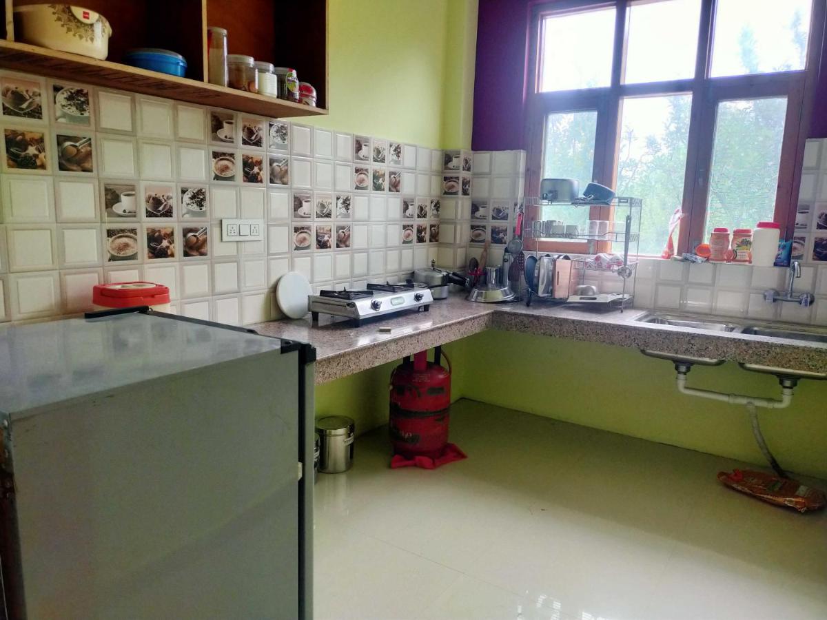 Suitetrails - OYO Home Gyafo Gyasar Home Stay