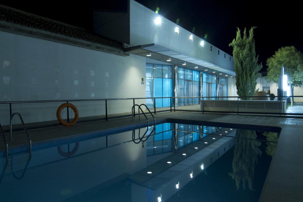 Piscina en o cerca de Hotel Mirador de Llerena