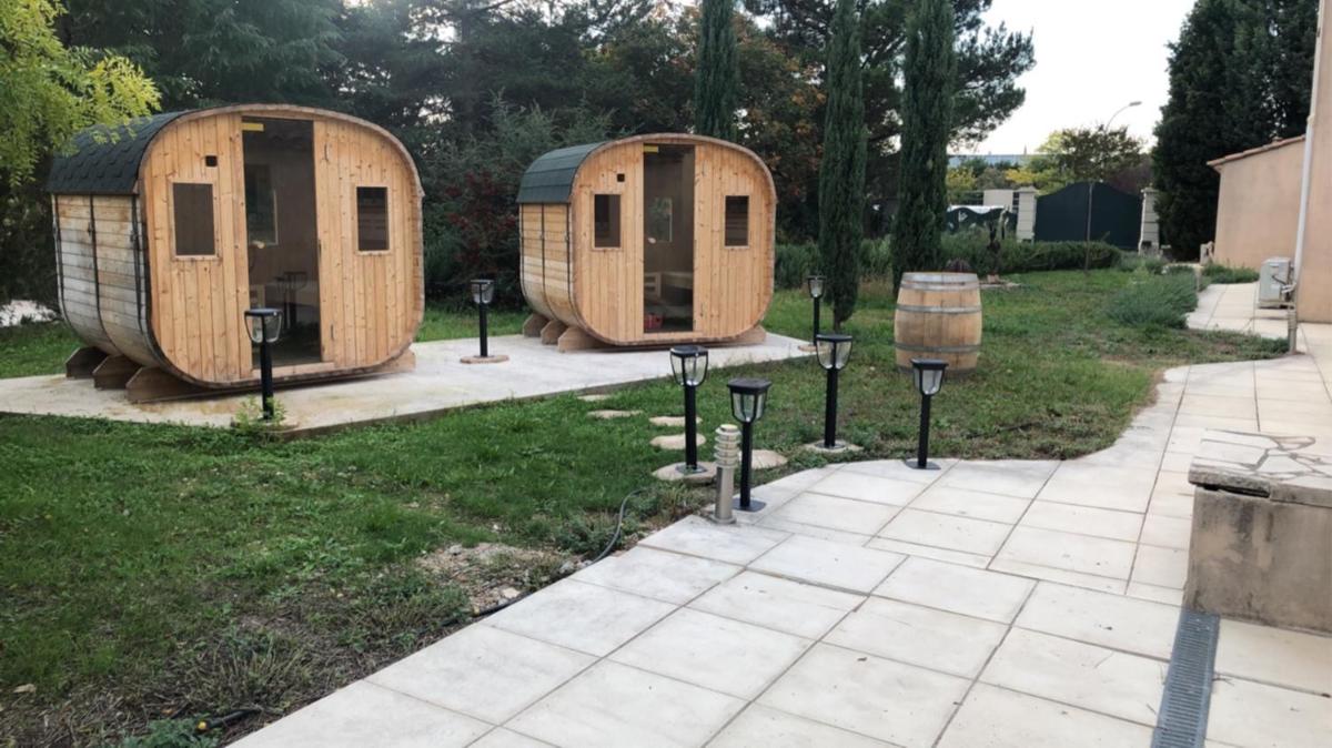 Jardin de l'établissement Logis Hôtel & Spa Déjeunez Sous L'Arbre