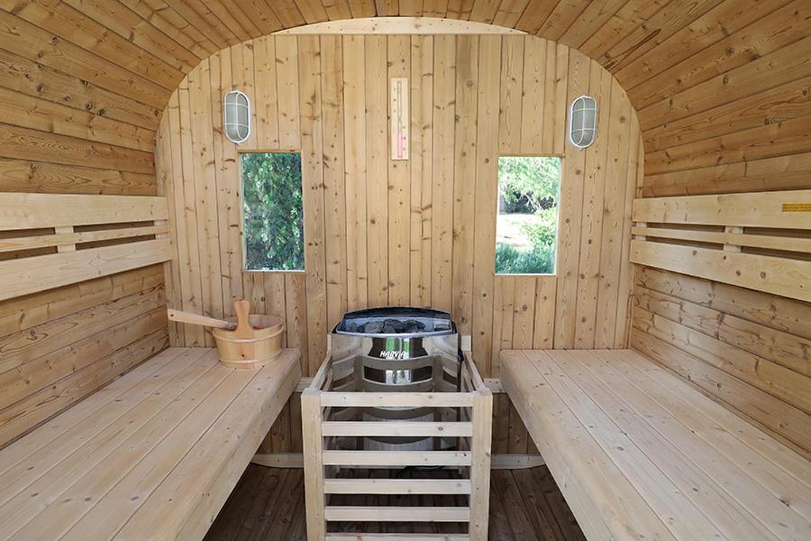 Photo de la galerie de l'établissement Logis Hôtel & Spa Déjeunez Sous L'Arbre, à Rousset