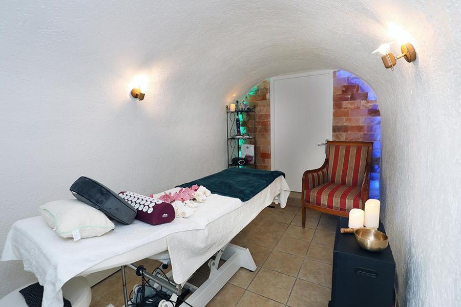 Spa ou équipements de bien-être de l'établissement Logis Hôtel & Spa Déjeunez Sous L'Arbre