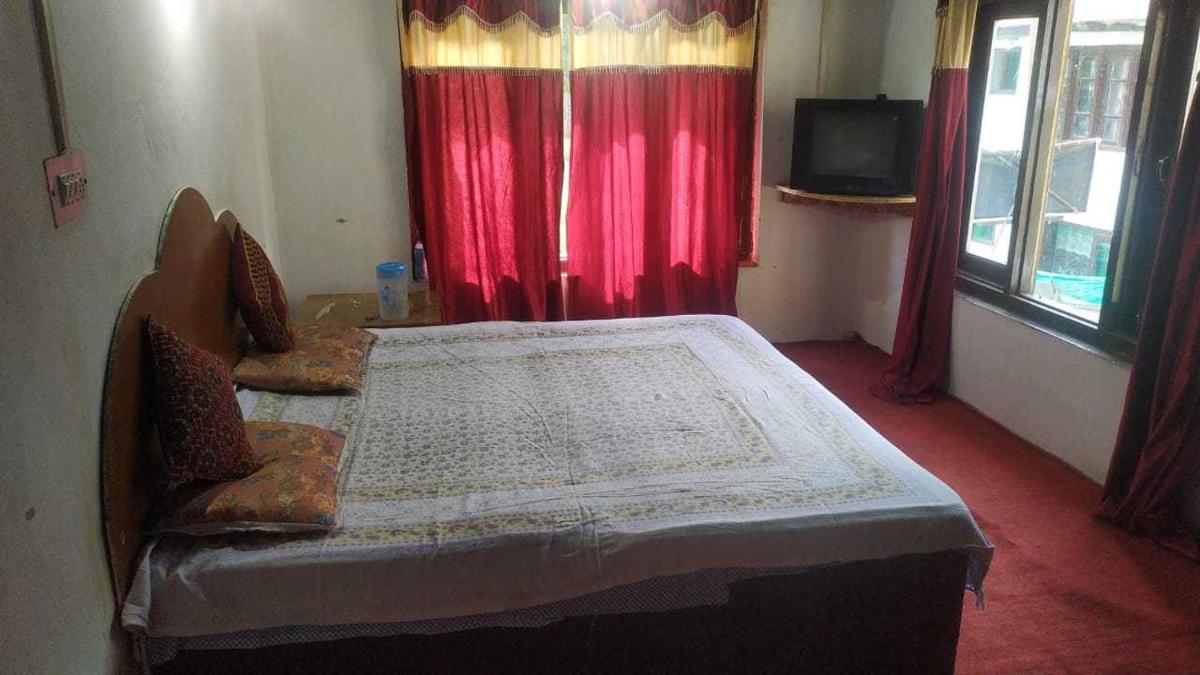 OYO Alaska Guest House New Town Chandanwari Road - Housity