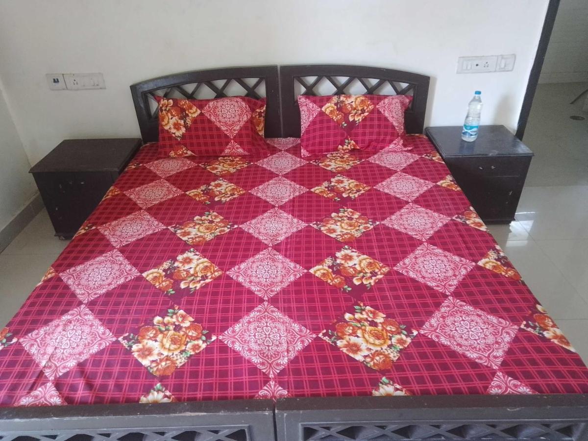 OYO Mayuri Farm House - Housity