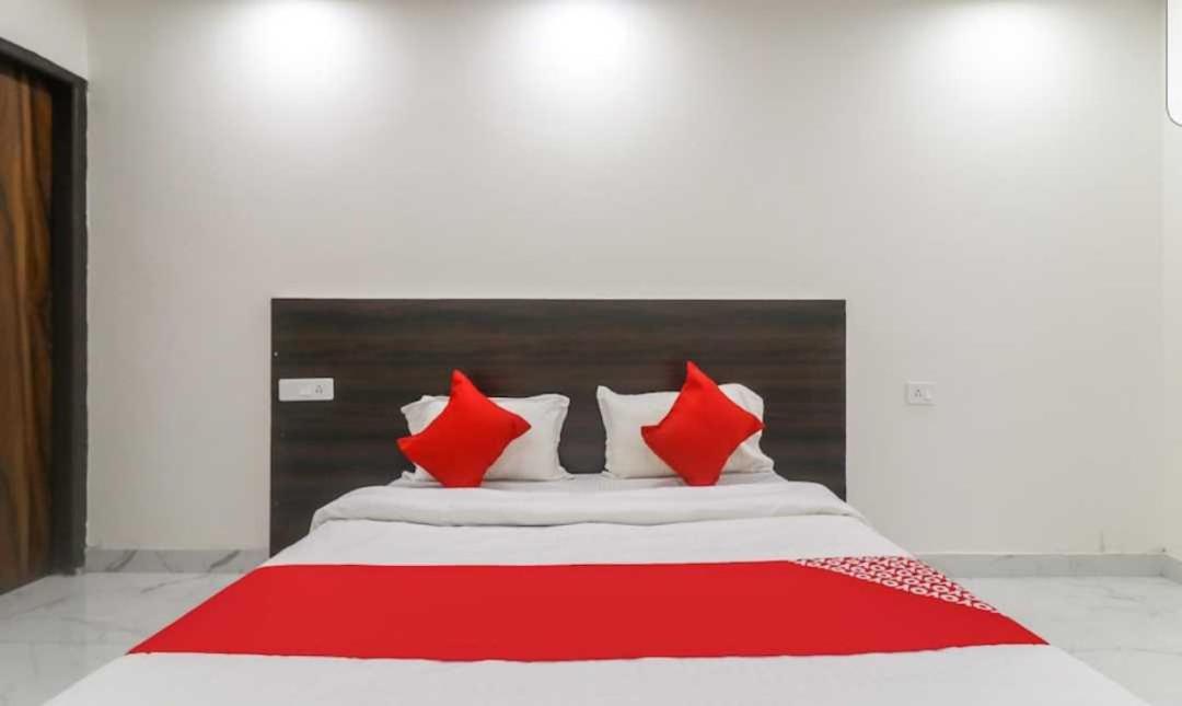 Suitetrails - POP HOME 70063K Star Hotel