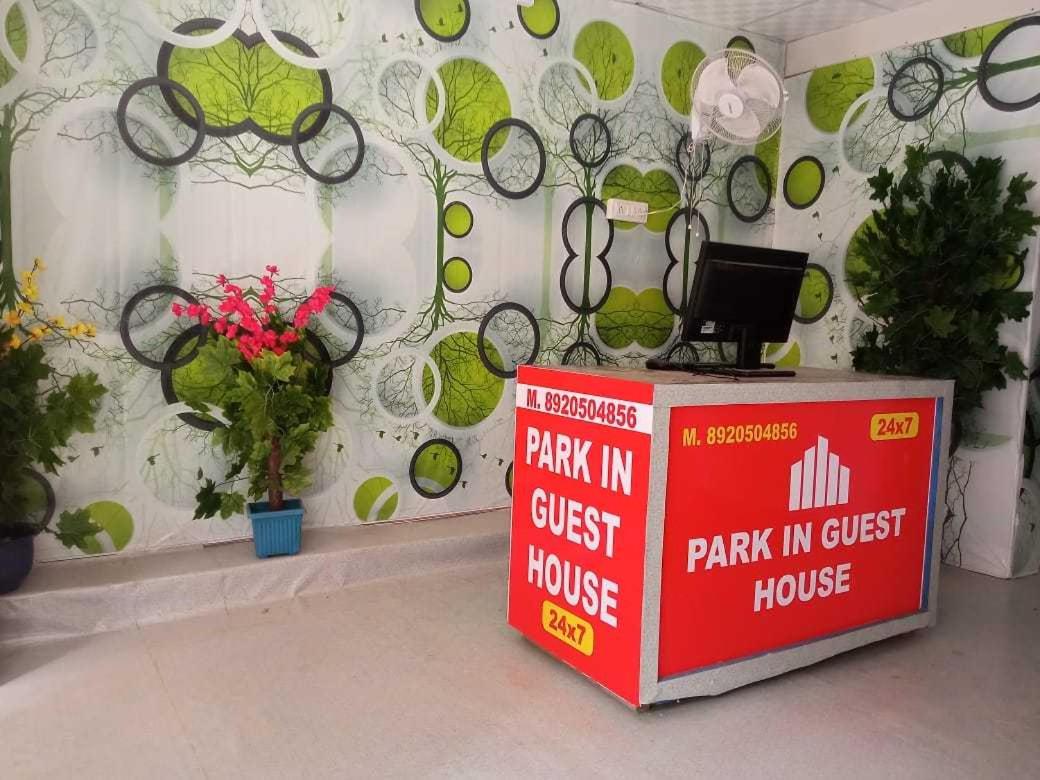 OYO Park Inn Guest House Near Johari Enclave Metro Station - Housity