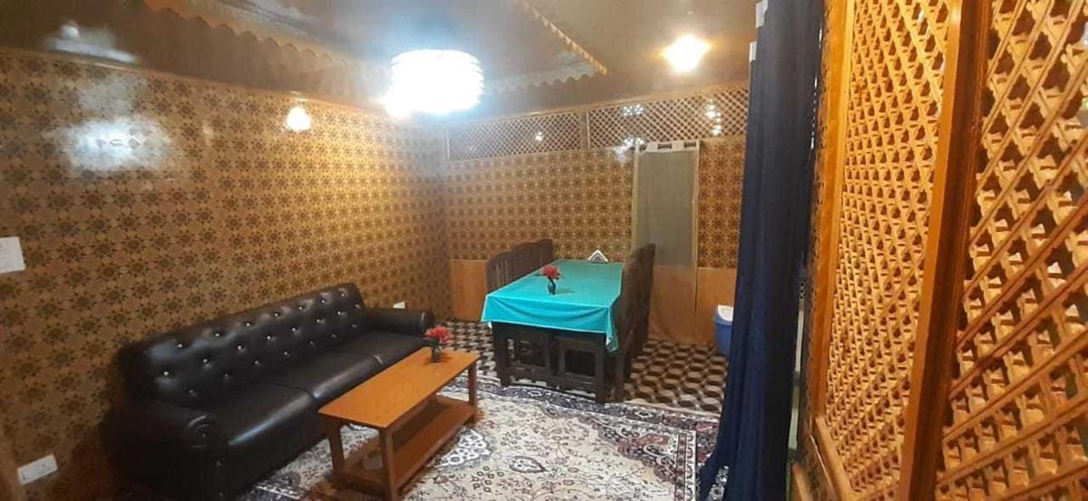 Hotel O New Rose Marry - Housity