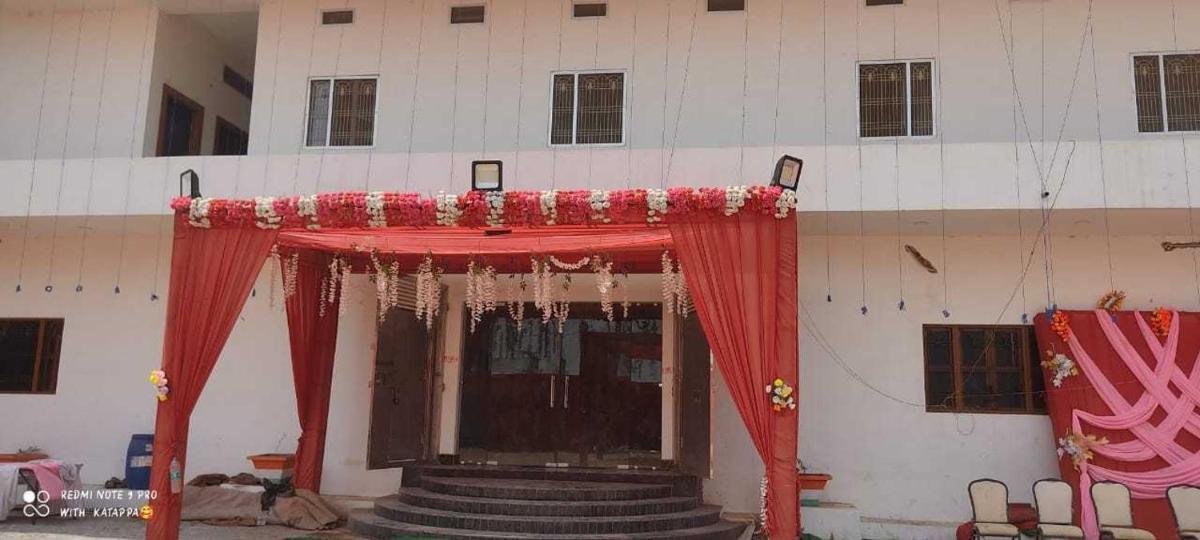 OYO Hotel Raj Benquet - Housity