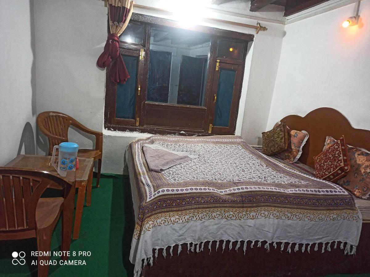 OYO Alaska Guest House New Town Chandanwari Road - Housity