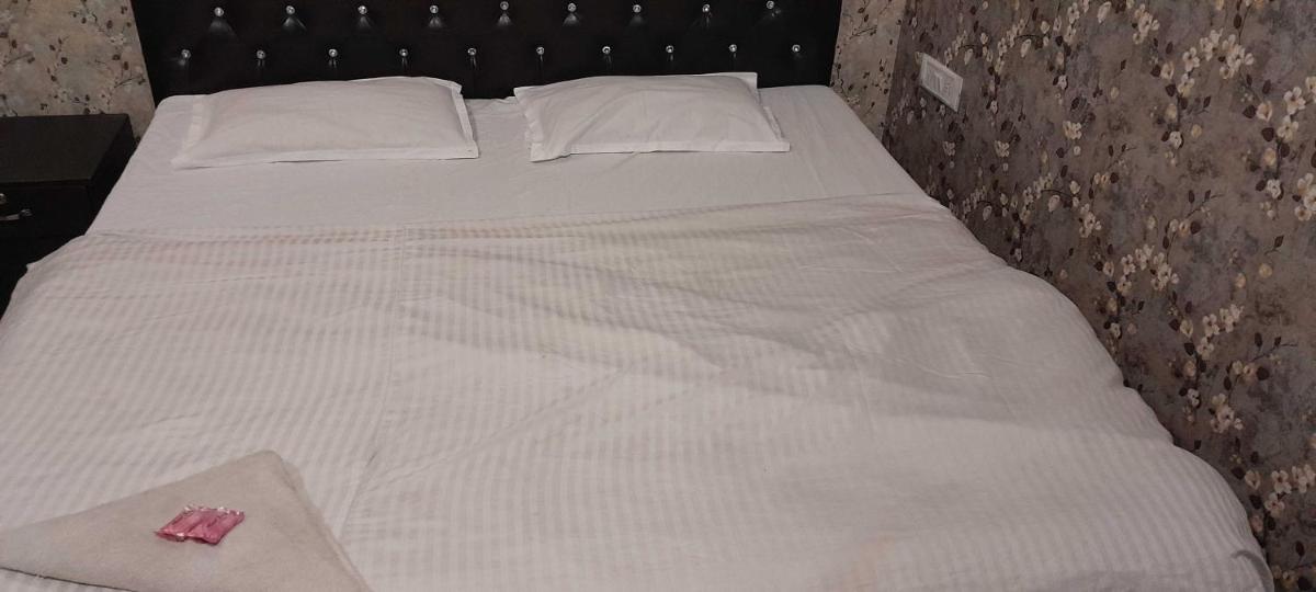 Suitetrails - OYO Kamal Guest House