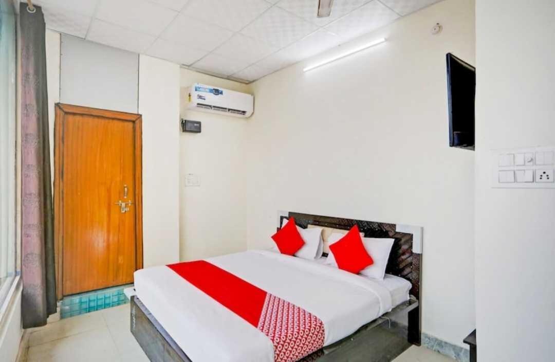 SPOT ON 70022 Hotel Happy Home - Housity